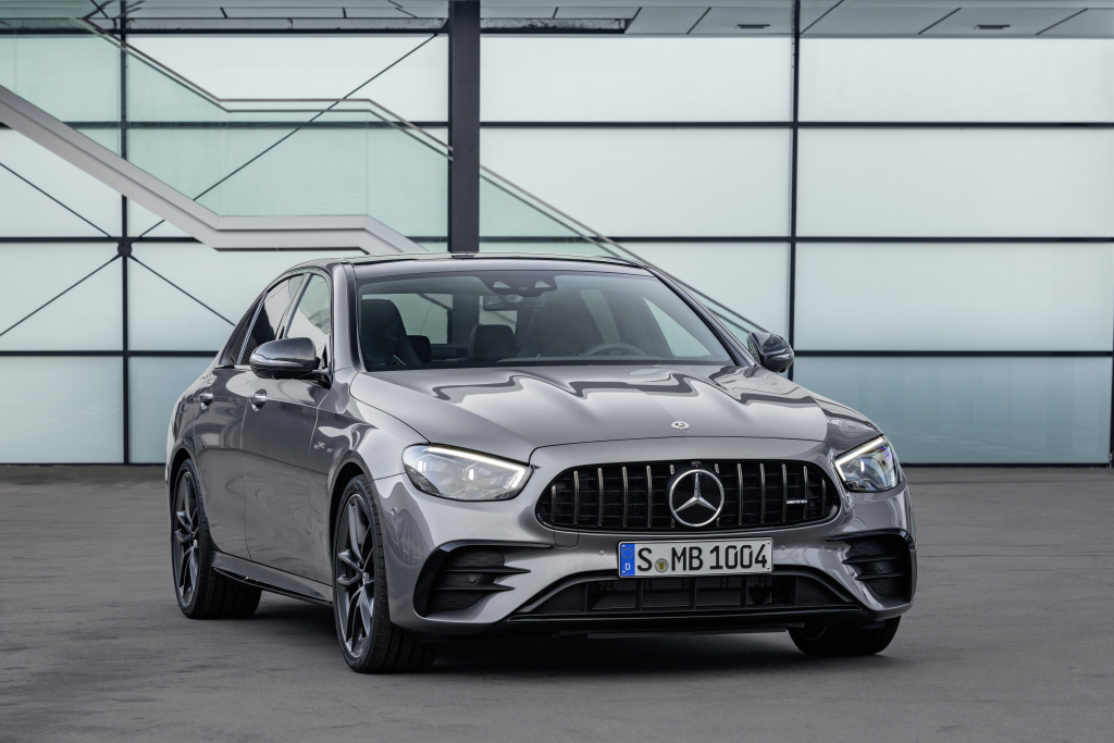 MERCEDES TŘÍDY E SEDAN | novinka 2020 | nový facelift | první auta | nákup online